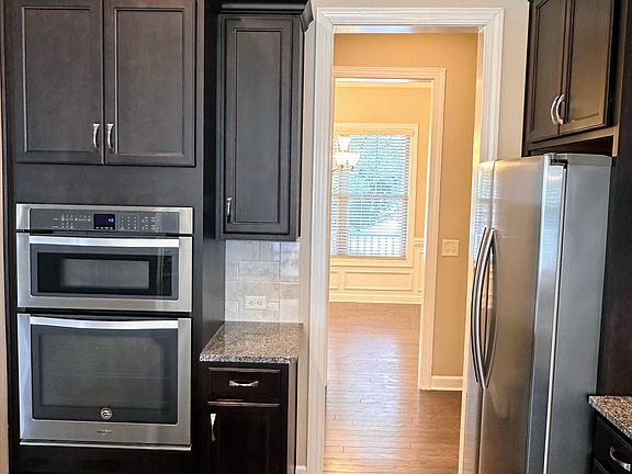 2nd image of 520 Lake Holding St