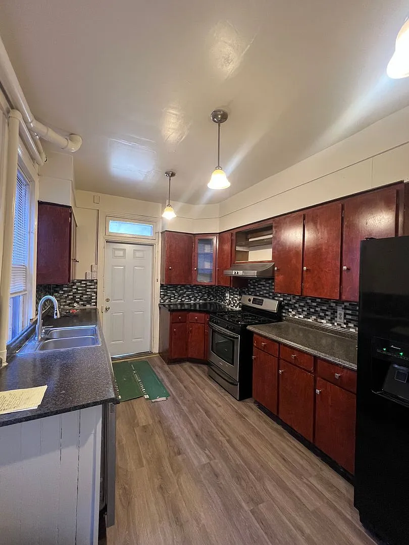 4bd 2 full bath home — Photo 3