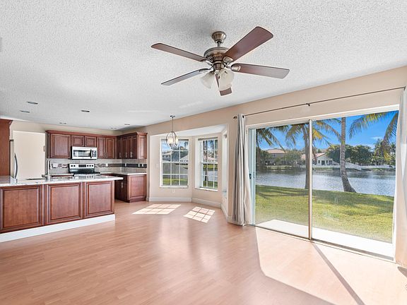 4th image of 1325 NW 129th Way