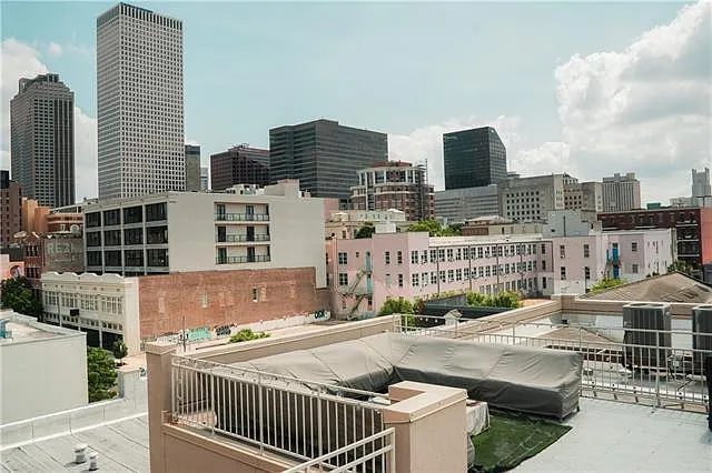 749 Baronne St #300 — Photo 31