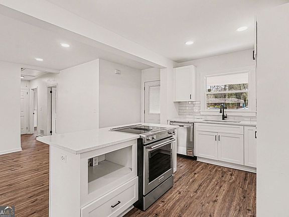 4th image of 1875 Creekside Ct