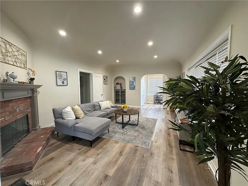 3 bed, 1615 sqft, $5,600 — Photo 4
