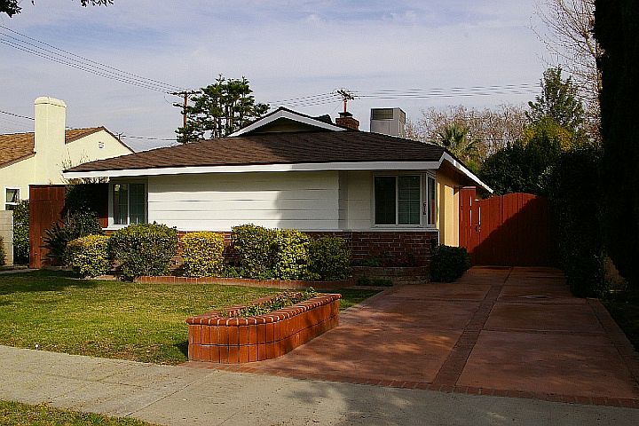 1st image of 616 S Griffith Park Dr