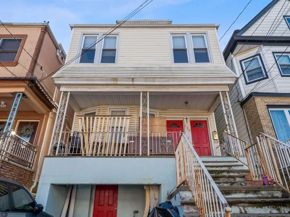 128 W 28th St, Bayonne, NJ 07002
