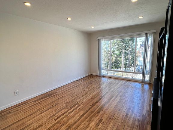 5th image of 218 Ramsell St