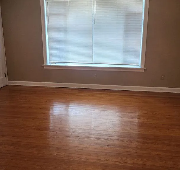 charming 2-bedroom, 1-bath upstairs rental — Photo 9