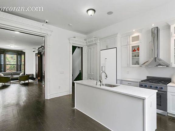3rd image of 284 Jefferson Ave
