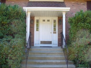 302 Boston Post Rd APT 11, Waterford, CT 06385