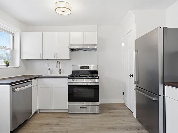 2nd image of 1513 Dagmar Ave