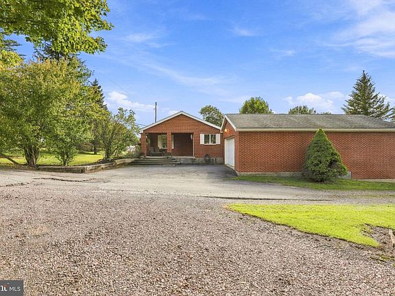 3rd image of 7 Little Pond Ln