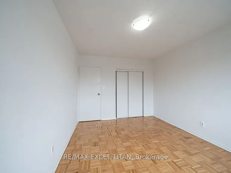 799 Robinson St #4 — Photo 3