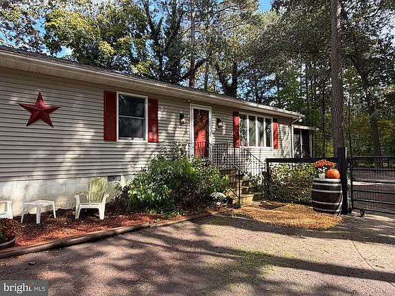 2nd image of 14940 Trap Pond Rd