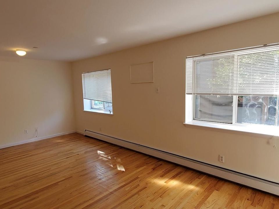 2nd image of 187 Devoe St APT 2