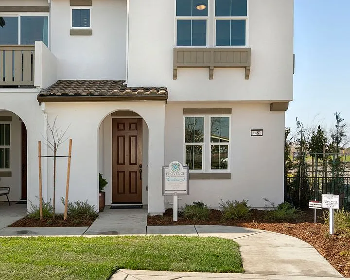 Spacious Townhomes in Provence at Natomas — Photo 7