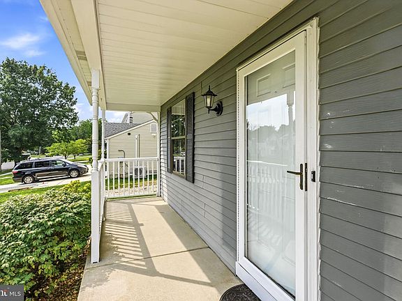 4th image of 15 Westminster Dr