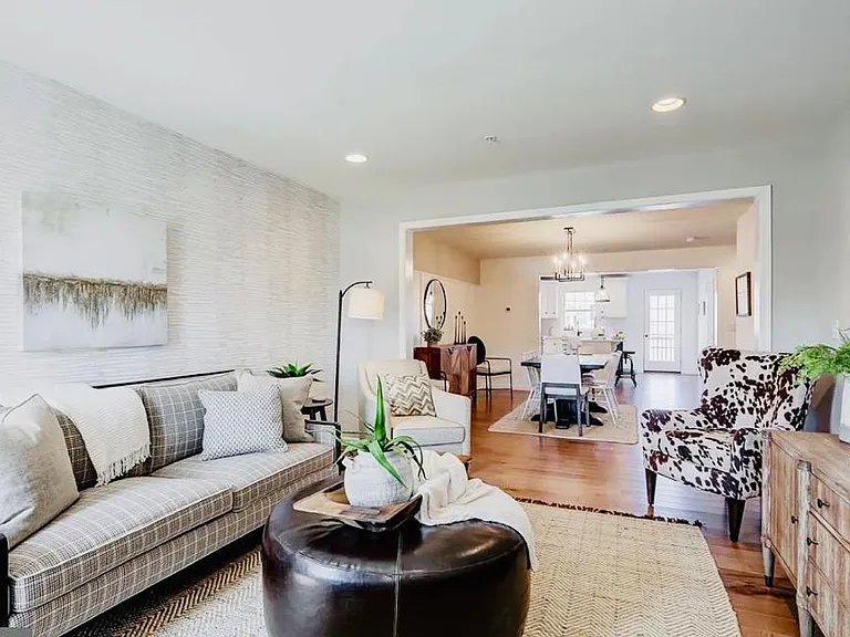 232 Highland Ct — Photo 18