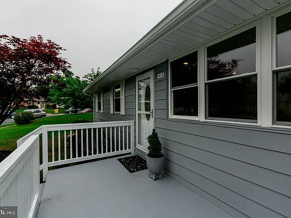 3rd image of 1415 Rowe Dr