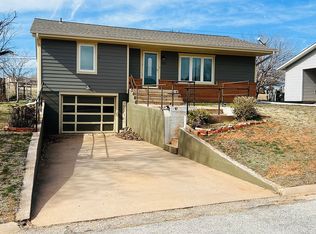 939 N Elm St, Medicine Lodge, KS 67104