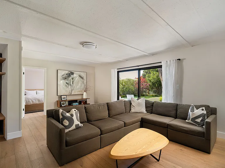 31 San Marino Dr — Photo 39