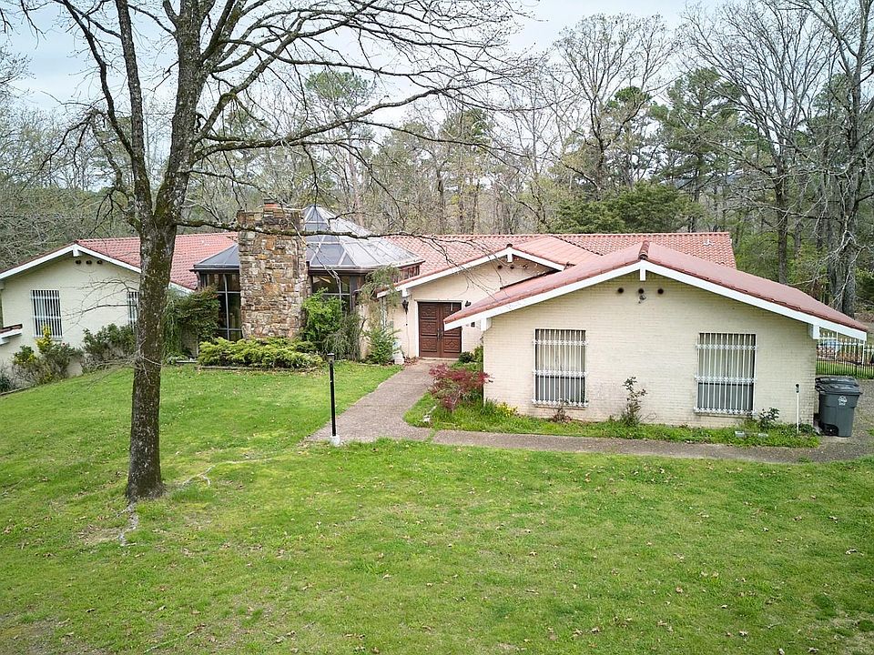 1st image of 301 Whispering Hills St