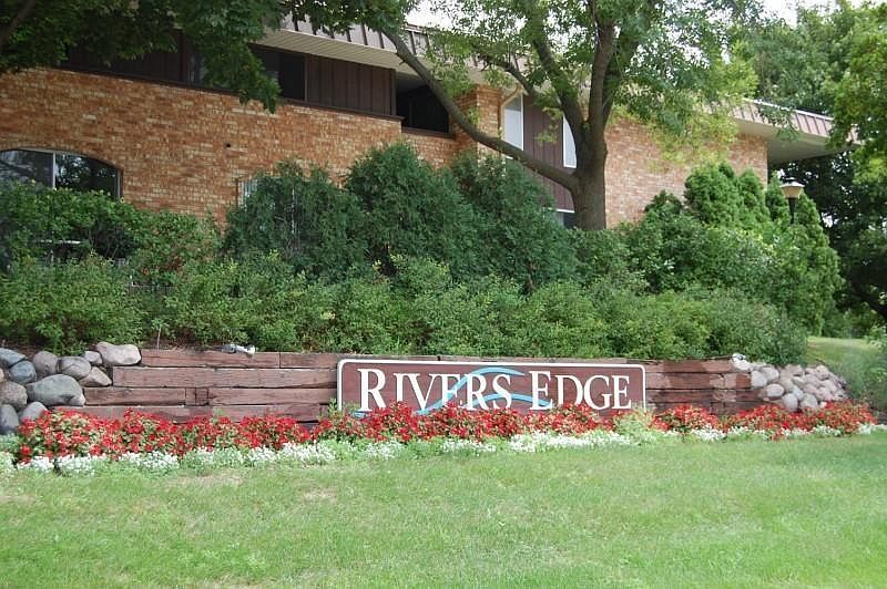 Rivers Edge Entry
