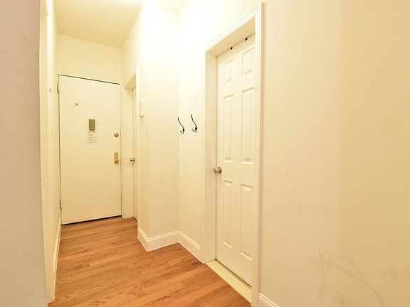3rd image of 938 Amsterdam Ave #3R