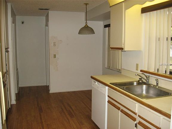 3rd image of 1216 E Hancock Dr