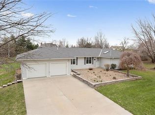 5665 Meadow View Dr, Shawnee, KS 66226