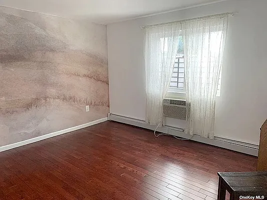 Sold by Skylux Realty, Inc | media 9