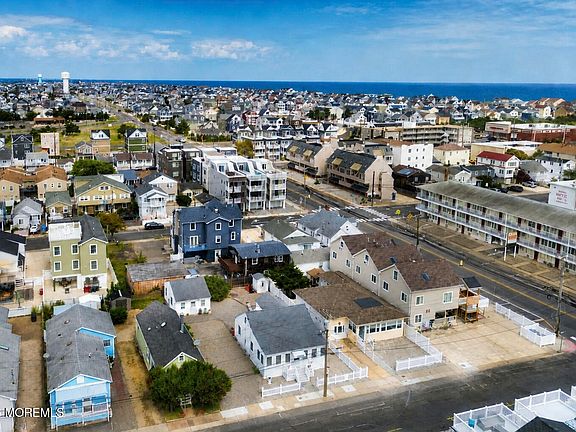 2nd image of 212 Carteret Avenue