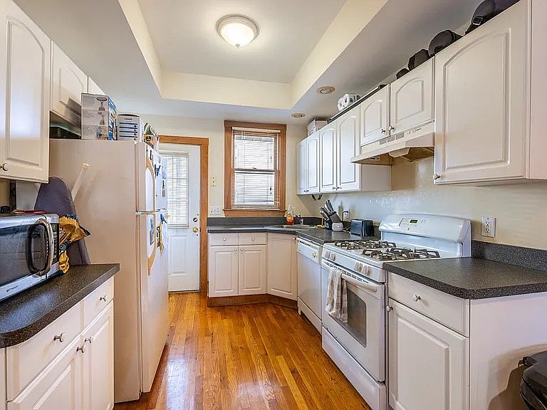 1st image of 349 Columbia St APT 1
