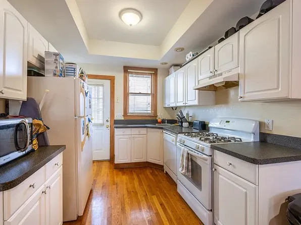 349 Columbia St APT 1, Cambridge, MA 02141