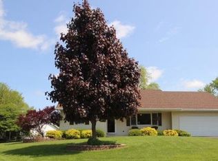 817 Sutton Pl, Freeport, IL 61032