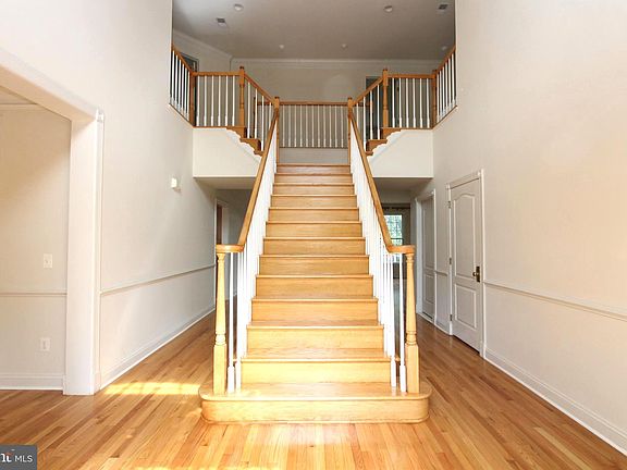 5th image of 15046 Gaines Mill Cir