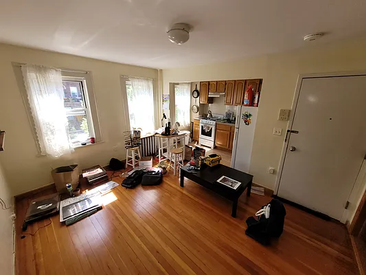 Rented by Halvatzis Realty | media 14