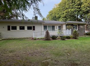 74 Clearview Dr, Penfield, NY 14526