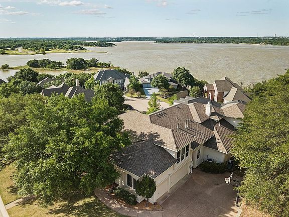 2nd image of 3102 Forest Shores Ln