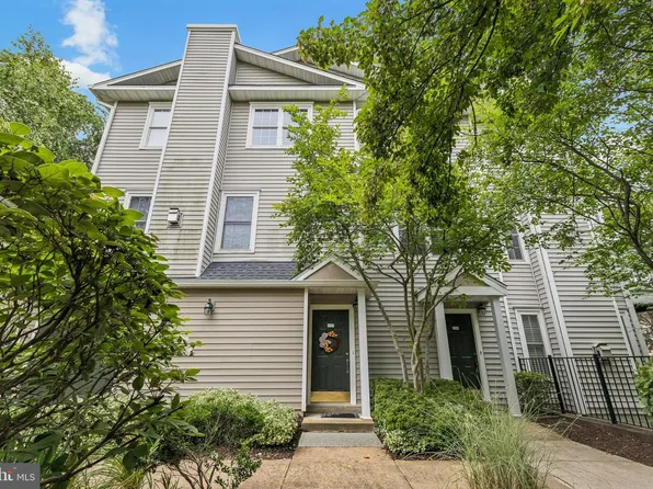 4542 Superior Sq, Fairfax, VA 22033