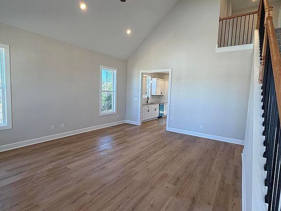 3rd image of 106 Bennett St Street