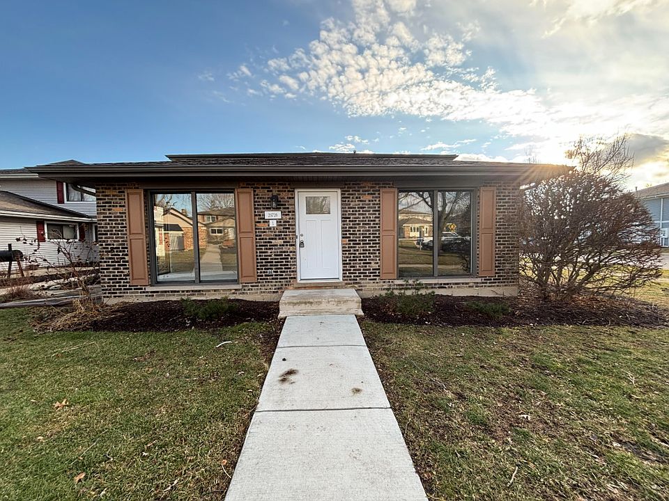 1st image of 2S739 Winchester Cir E Unit 1