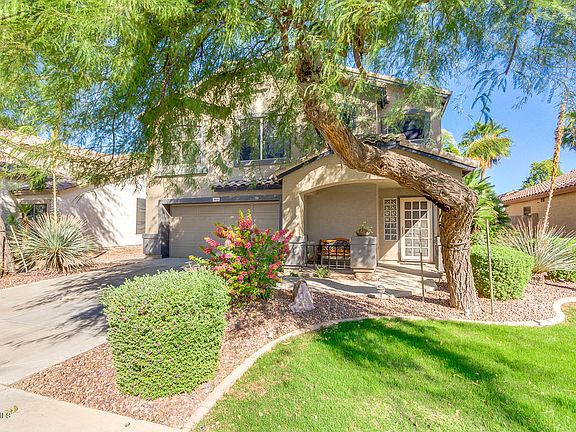 3rd image of 1844 E Carla Vista Dr
