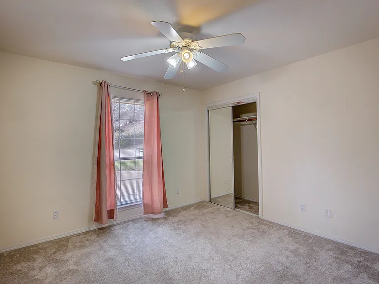 4804 Edgewater Dr — Photo 32