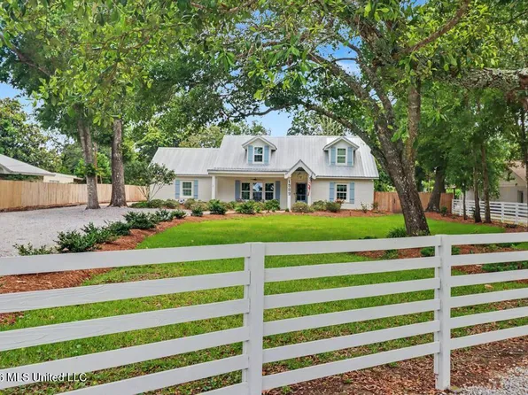 1589 E 2nd St, Pass Christian, MS 39571