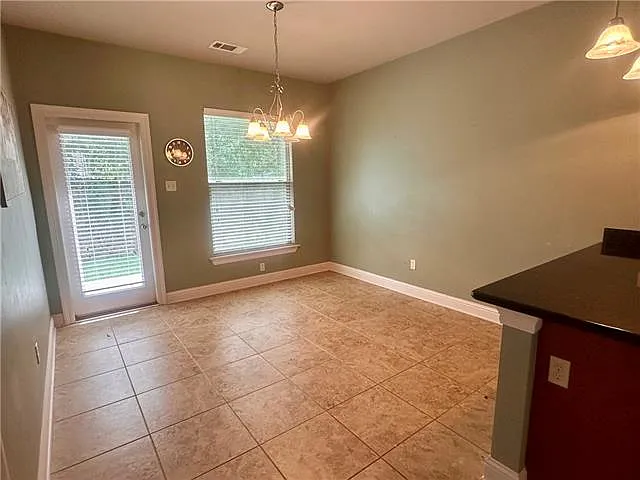 3 bed, 2.0 bath, 1512 sqft, $1,900 — Photo 4