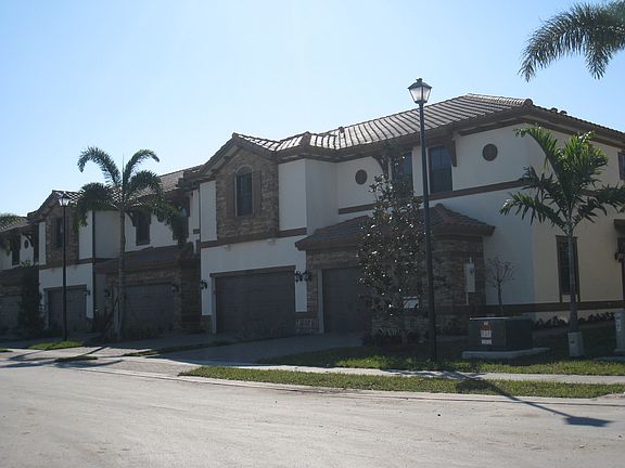 2nd image of 9604 Town Parc Cir N