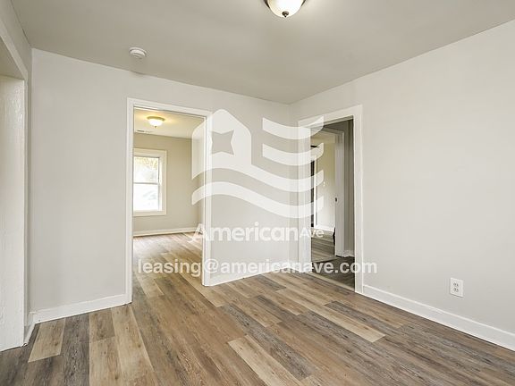 28412_003_living_room_13920873.jpg
