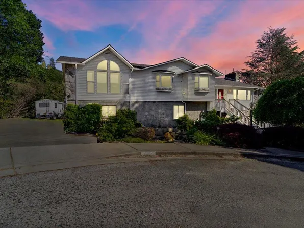 1489 NE View Dr, Grants Pass, OR 97526