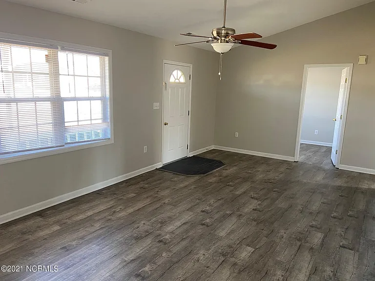 401 Sumrell Way — Photo 8
