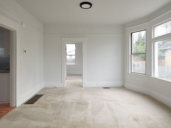 4th image of 4836 N Albina Ave