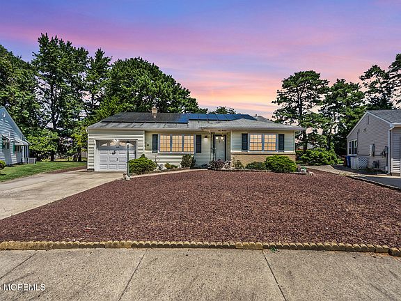 2nd image of 113 Edgewater Court